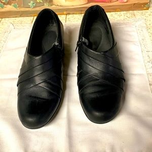 Clarks Warren slip on loafer 100% leather upper size 8 1/2